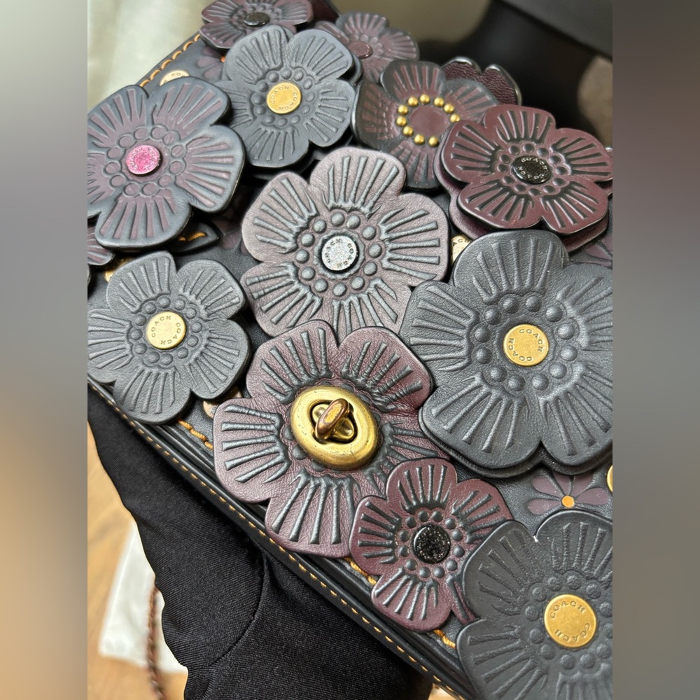 COACH Dinky Bag With Tea Rose - Picture 3 of 16